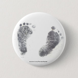 Foot prints 6 cm round badge