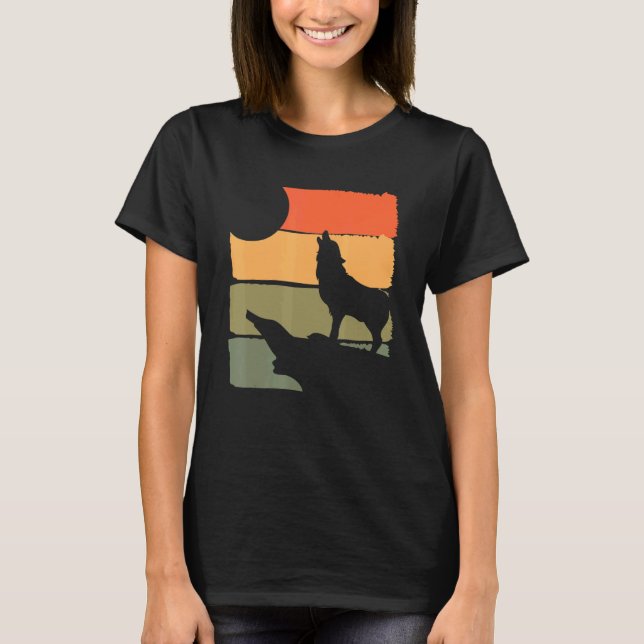 Forest Predator Howling Wolf Animal Retro Wolf T-Shirt (Front)