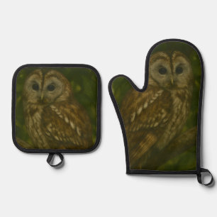 Forest Sentinel – Tawny Owl Wildlife Art Oven Mitt & Pot Holder Set