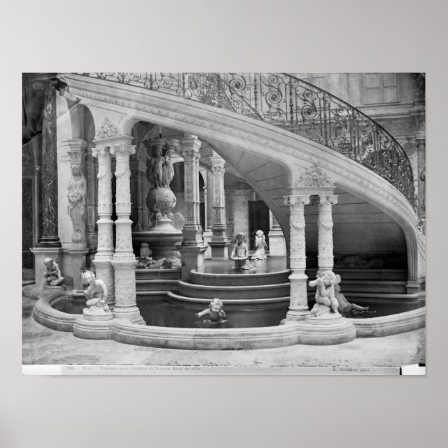 Fountain under the stairs of the Hotel de Poster (Front)