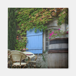 France, Les Baux de Provence, café patio Magnet