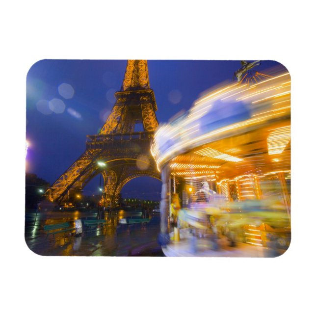 France, Paris. Eiffel Tower in twilight fog and Magnet (Horizontal)