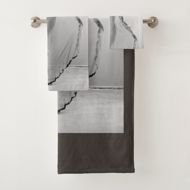 Francesca a Bella Ragazza, Beautiful italian Girl Bath Towel Set (Insitu)