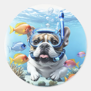 Französische Bulldogge beim Schnorcheln Classic Round Sticker