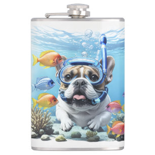 Französische Bulldogge beim Schnorcheln Hip Flask