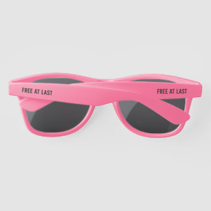 Free at Last Sunglasses Funny Divorce Party Glas