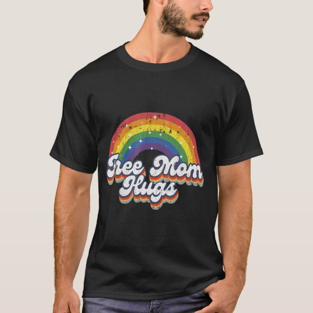 Free Mum Hugs Rainbow Heart Lgbt Flag Lgbt Pride M T-Shirt (Front)