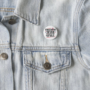 freedom never goes of style 3 cm round badge