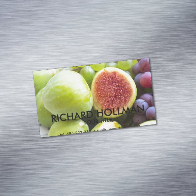 Fresh figs and grape magnetic business card (In Situ)