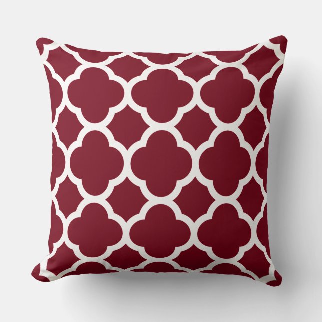 Fresh Picked Cranberries Red Quatrefoil Pattern Cushion (Front)