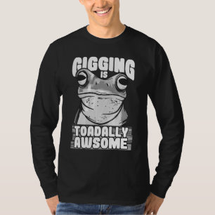 Frog gigging is toadally awesome hunting and frogg T-Shirt