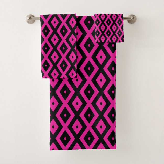 Fuchsia and black diamond pattern bath towel set (Insitu)