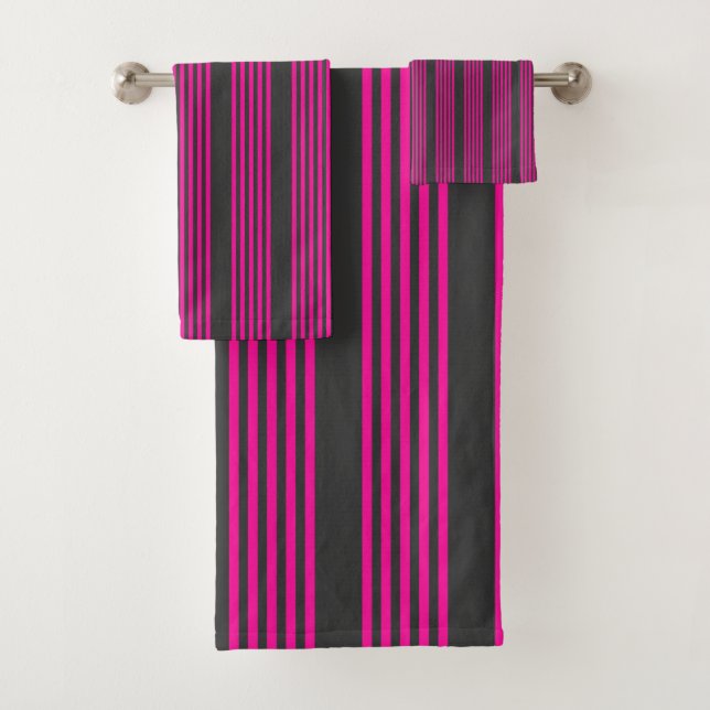 Fuchsia and charcoal five stripes pattern bath towel set (Insitu)