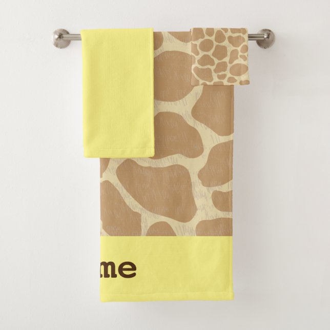 Fun Personalized Giraffe Bath Towel Set (Insitu)