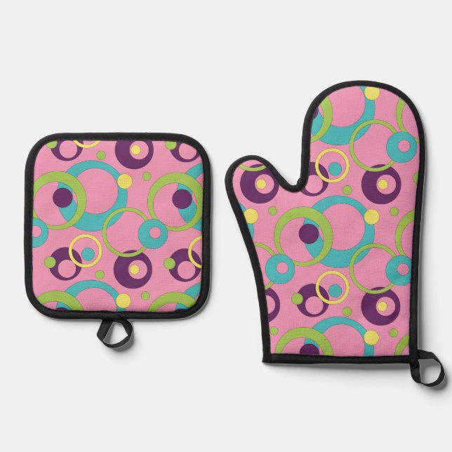 Funky Pink Circles Oven Mitt & Pot Holder Set (Front)
