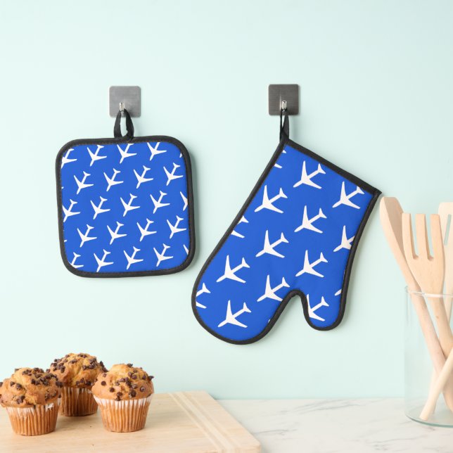 Funky White Plane Aeroplane Pilot Flying Airways Oven Mitt & Pot Holder Set (Insitu(Hanging))