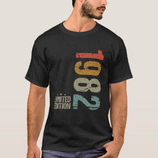 Funny 40Th Birthday Born In 1982 40 Years Old Vint T-Shirt