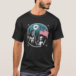 Funny 4th Of July Bigfoot Alien UFO American Flag T-Shirt