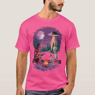Funny Alien And Bigfoot Campfire Moon Ufo Adventur T-Shirt