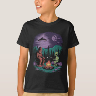 Funny Alien And Bigfoot Hiking Moon Sasquatch Ufo T-Shirt