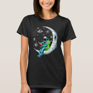 Funny Alien & Astronaut Reads Book Outer Space Boo T-Shirt