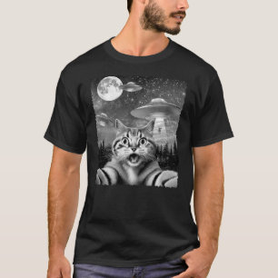 Funny Alien Cat Selfie with UFOs Gift Idea Men Wom T-Shirt
