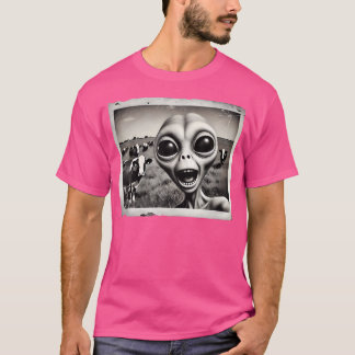 Funny Alien Selfie With Cows Ufo Sci-Fi Humour T-Shirt