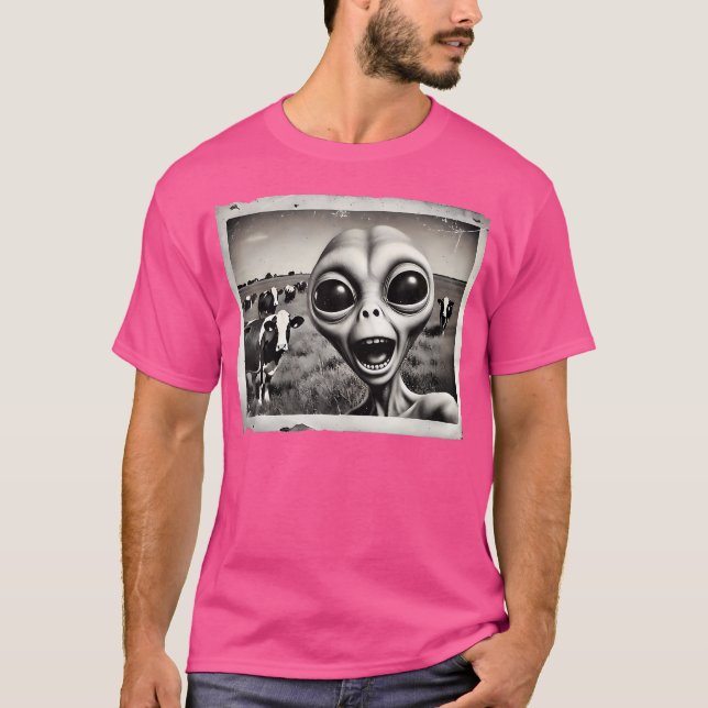 Funny Alien Selfie With Cows Ufo Sci-Fi Humour T-Shirt (Front)