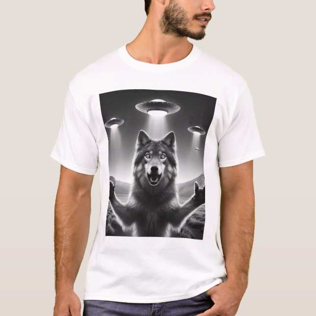 Funny Alien Wolf UFO Wolf Selfie with UFOs T-Shirt (Front)
