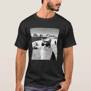 Funny Antarctic Cruise Vacation Cat Wearing Sungla T-Shirt