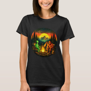 Funny bigfoot alien camping retro ufo campfire  T-Shirt