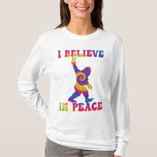 Funny Bigfoot I Believe In Peace    T-Shirt
