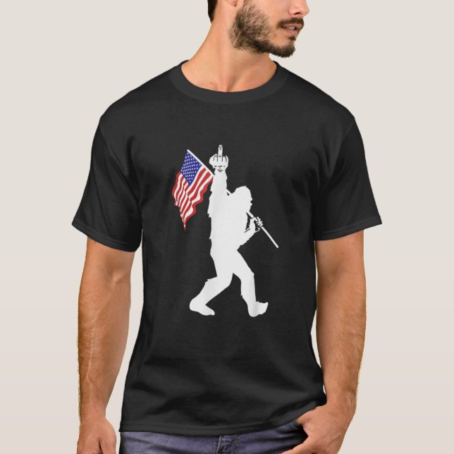 Funny Bigfoot Middle Finger USA Flag Sasquatch Bel T-Shirt (Front)