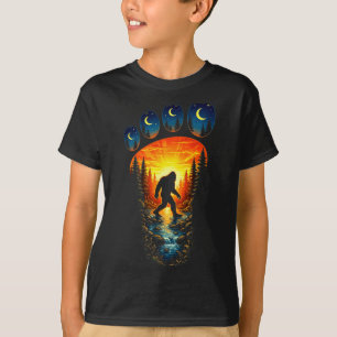 Funny bigfoot sasquatch nature outdoors camping T-Shirt