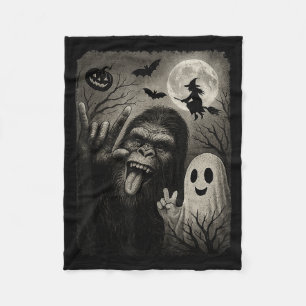 Funny Bigfoot Selfie With Boo Halloween Costume Me Fleece Blanket