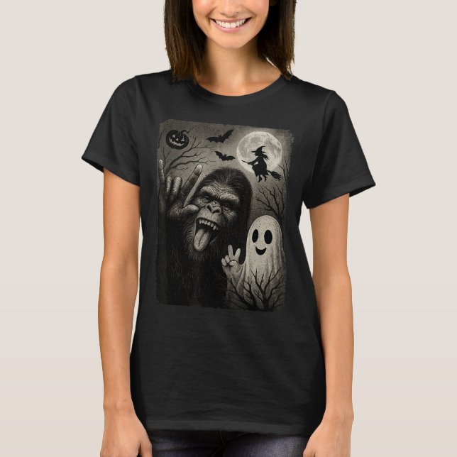 Funny Bigfoot Selfie With Boo Halloween Costume Me T-Shirt (Front)