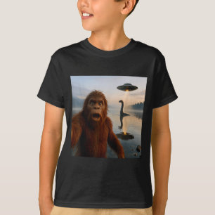 Funny Bigfoot Selfie With Loch Ness Monster And Uf T-Shirt