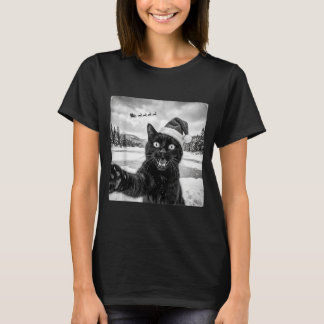 Funny Black Cat Selfie With Santa Christmas Men T-Shirt