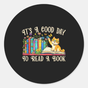 Funny cat & book lovers - a good day to read classic round sticker