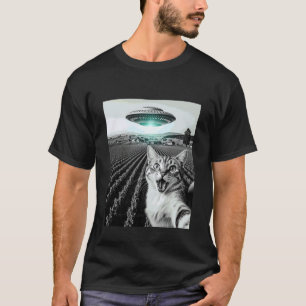 Funny Cat Selfie with Alien UFO Cat Gifts for Men  T-Shirt
