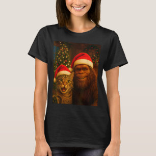 Funny Cat Selfie With Bigfoot Christmas Sasquatch  T-Shirt