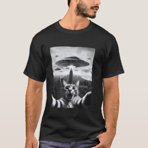 Funny Cat Selfie with UFOs Weird Alien Cat Selfie T-Shirt