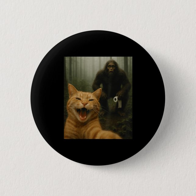 Funny Cat Surprised Happy Selfie With Bigfoot Sasq 6 Cm Round Badge (Front)