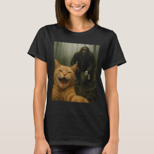Funny Cat Surprised Happy Selfie With Bigfoot Sasq T-Shirt