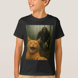 Funny Cat Surprised Happy Selfie With Bigfoot Sasq T-Shirt