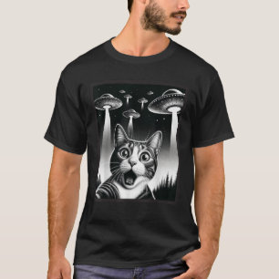 Funny Cat UFO Alien Invasion Selfie Cats T-Shirt