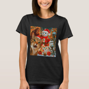 Funny Christmas Cat Selfie With Bigfoot Alien &amp T-Shirt