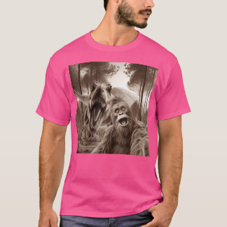 Funny Cool Bigfoot Selfie With T-Rex Tyrannosaurus T-Shirt