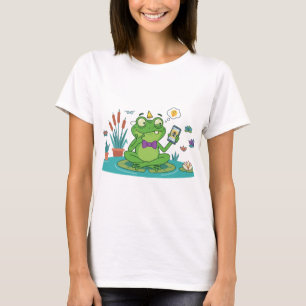 Funny Frog Browsing Smartphone T-Shirt