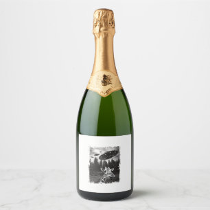 Funny Giraffe UFO Zoo Animal Weird Meme Graphic Sparkling Wine Label